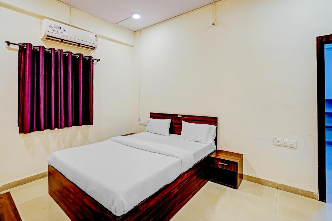 Amba Executive An Apartment Hotel Mundhva エクステリア 写真