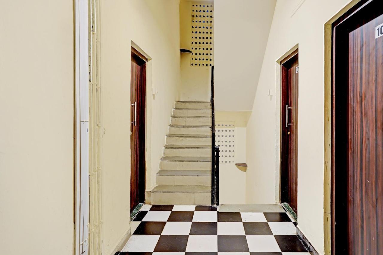 Amba Executive An Apartment Hotel Mundhva エクステリア 写真