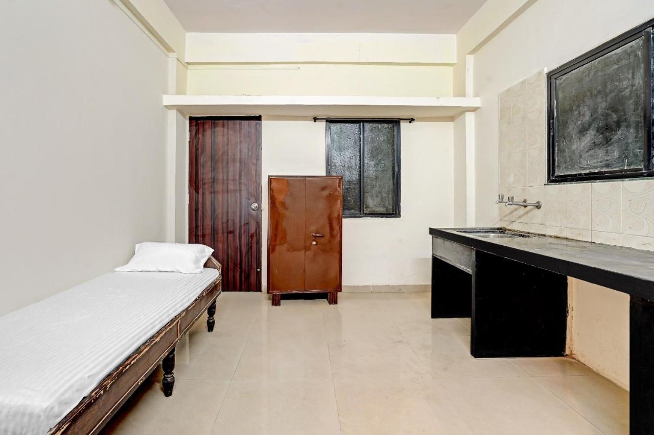 Amba Executive An Apartment Hotel Mundhva エクステリア 写真