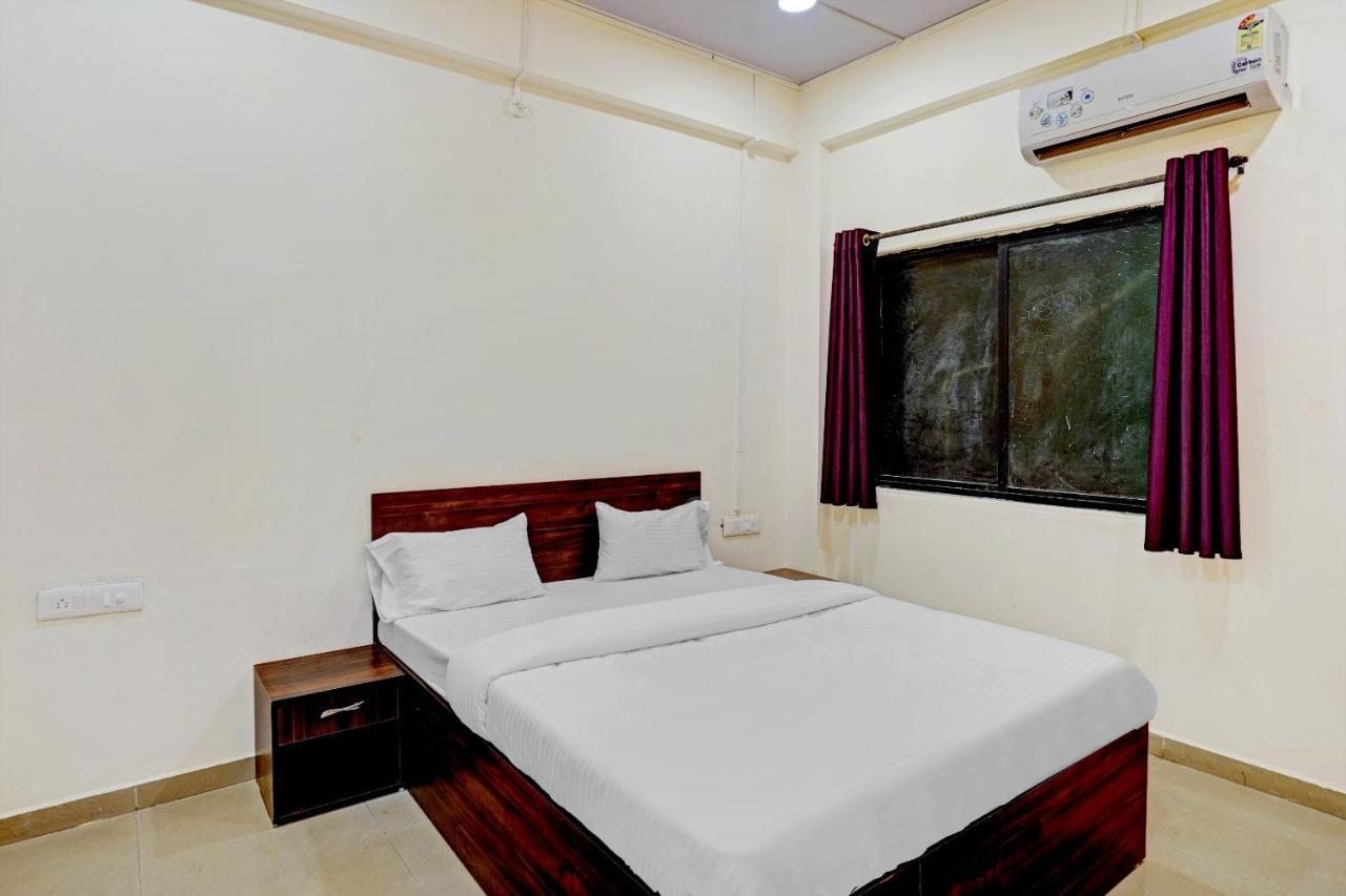 Amba Executive An Apartment Hotel Mundhva エクステリア 写真