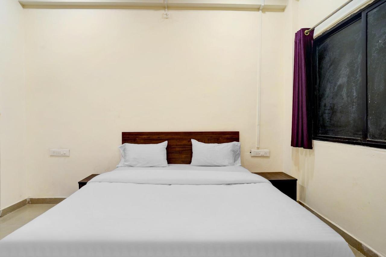 Amba Executive An Apartment Hotel Mundhva エクステリア 写真